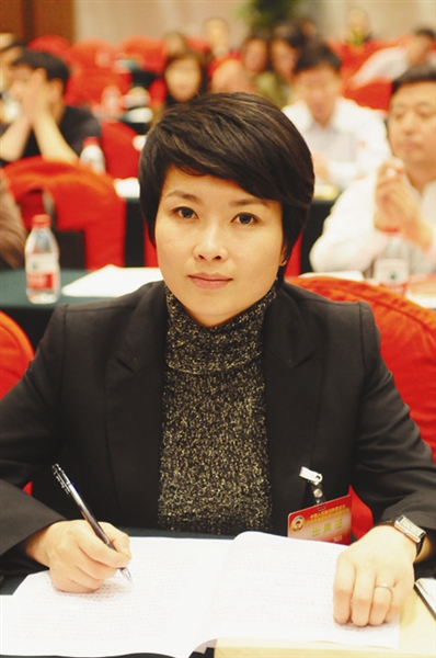 在身份切换中服务百姓